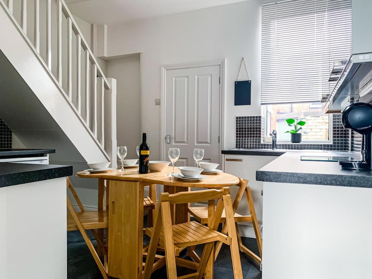 Maple House - Quaint Victorian With Free Parking Apartemen