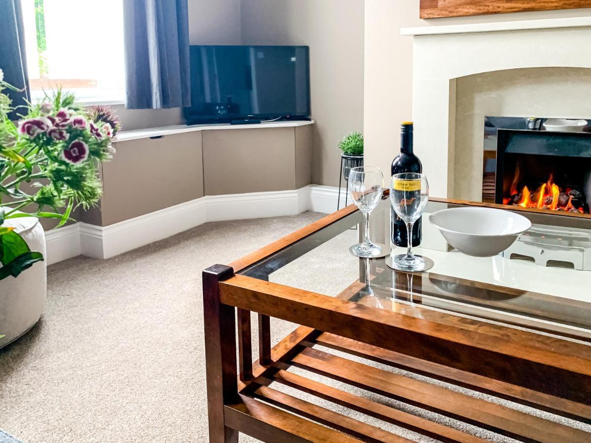 Apartemen Maple House - Quaint Victorian With Free Parking